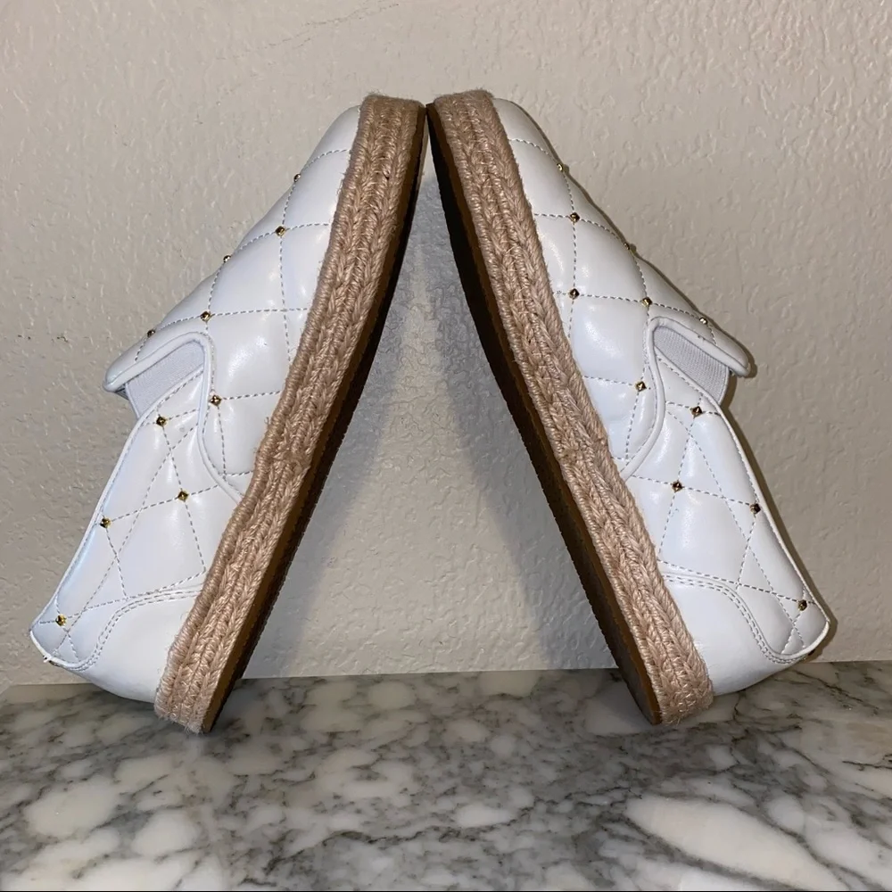 Michael Kors Libby Slip-On Shoes White Quilted w/ Gold Studs Size 5.5 M - LS20K - Picture 6 of 8
